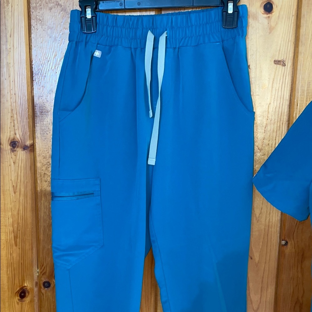 Blue fig Scrub Set with Zamora pants and caterinia scrub top XS/SM - Picture 5 of 13